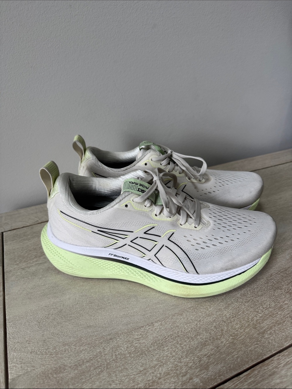 ASICS Glideride Max Like New